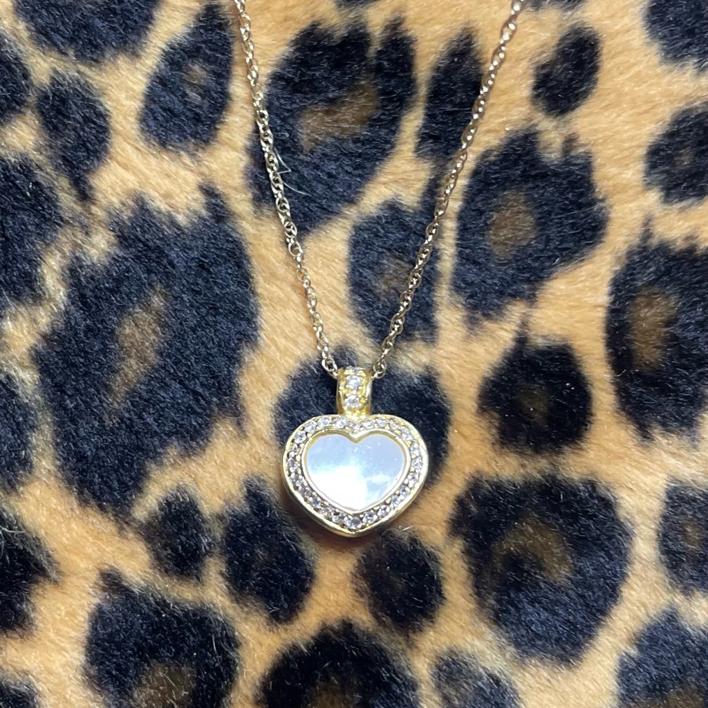 Designer 18kt Yellow Gold Mother Of Pearl  Diamond Heart Pendant